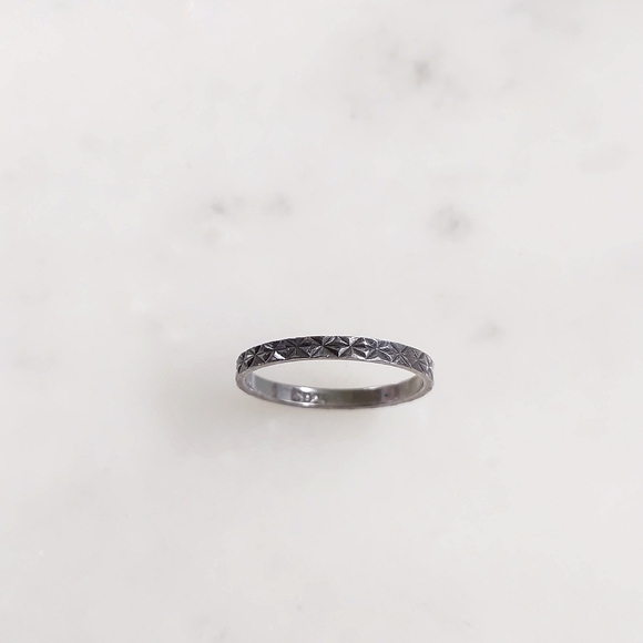 Vintage Sterling Silver 925 with Design Cut Ring. - Picture 3 of 3